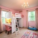 Letto a castello con scrivania e area giochi