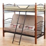 Letto a castello in metallo con divano futon