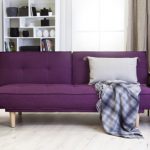 Colore viola nell'interno del soggiorno