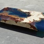 Tavolino da caffè in stile oceano in pietra e resina
