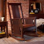 sedia a dondolo in legno foto