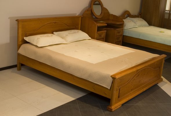 Letto matrimoniale in pino massello Angara