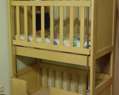 Letto per gemelli e bambini vicini con sponde alte
