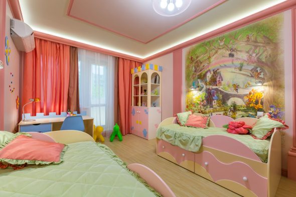 Letto con cassetti nella cameretta dei bambini