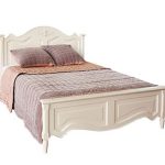 Letto in stile provenzale