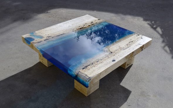 Tavolo fresco e resina epossidica e travertino travertino
