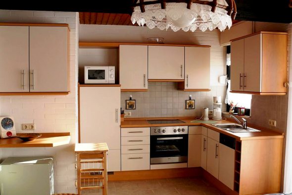 cucina angolare luminosa