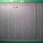 Installazione tra le piastrelle del bagno