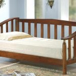 Letto singolo in legno massello