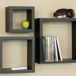 Gli scaffali da parete sono un ottimo modo per decorare i tuoi interni