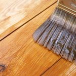 L'impregnazione proteggerà la superficie del tavolo in legno