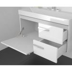 Lavandino del bagno con mobiletto