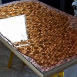 Applicazione uniforme della resina sulla superficie per creare un effetto 3D