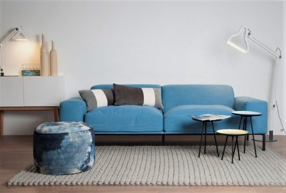 Mobili di colore blu