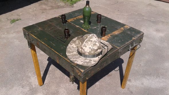 Tavolo da picnic pieghevole fai da te con cassa militare