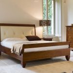 Camera da letto in legno naturale