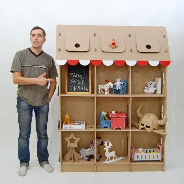 Scaffale in cartone per la cameretta dei bambini