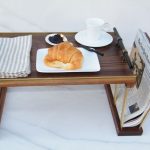 tavolo per la colazione sul letto
