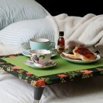 tavolo per la colazione luminoso