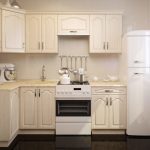 mobile angolare nella luce della cucina