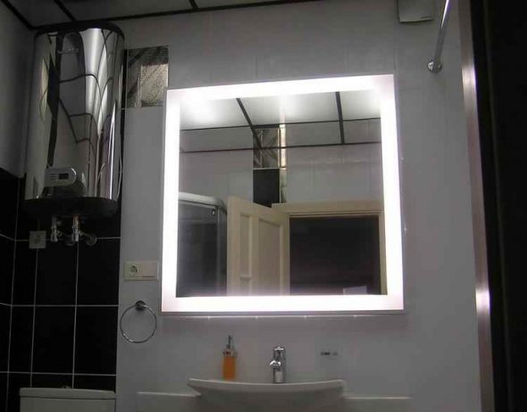 Scegliere uno specchio con retroilluminazione