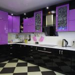 mobili da cucina viola e neri