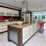 mobili da cucina in una cucina di campagna