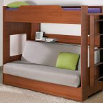letto a castello in legno con divano