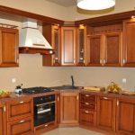 set da cucina angolare in legno
