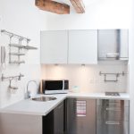 mobile angolare in cucina