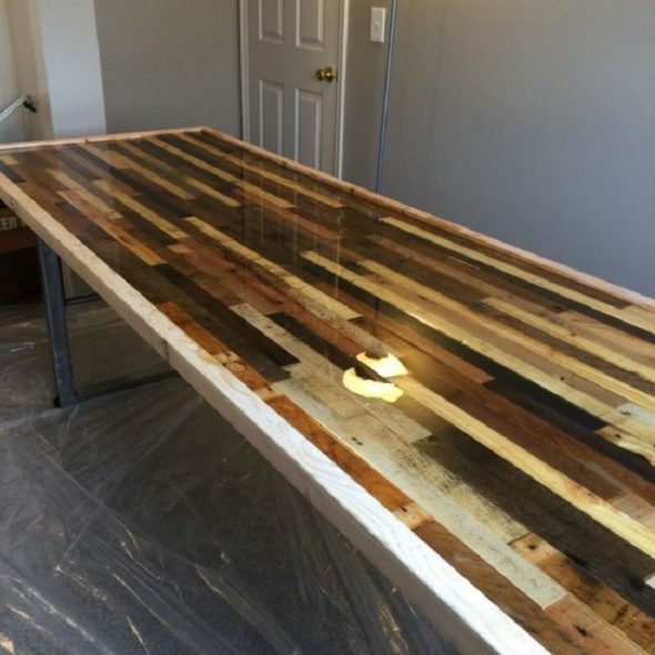 realizzato in legno e resina epossidica
