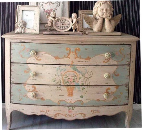 elementi decorativi e mobili in stile provenzale