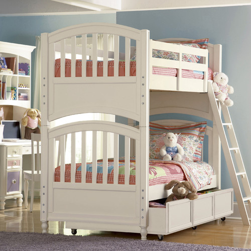 un letto in legno può diventare una decorazione davvero favolosa per la cameretta di un bambino