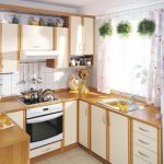 mobile angolare nella luce della cucina