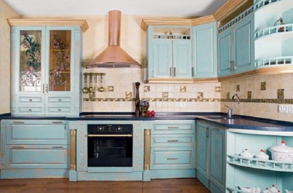 mobili da cucina blu con patina