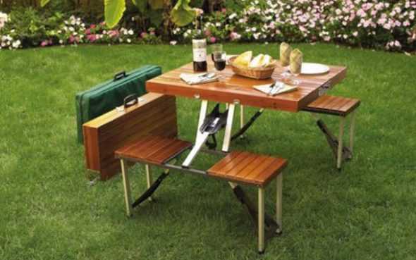 set di tavoli e sedie da picnic