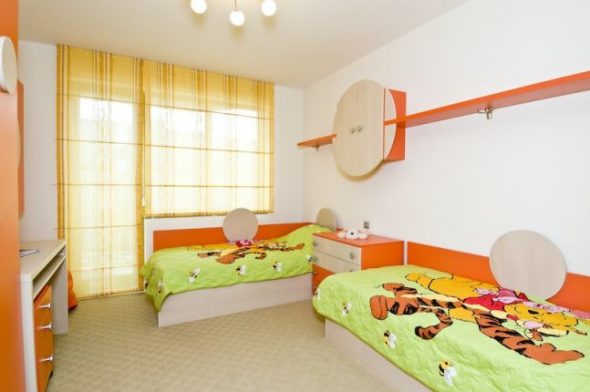 disporre i mobili nella stanza