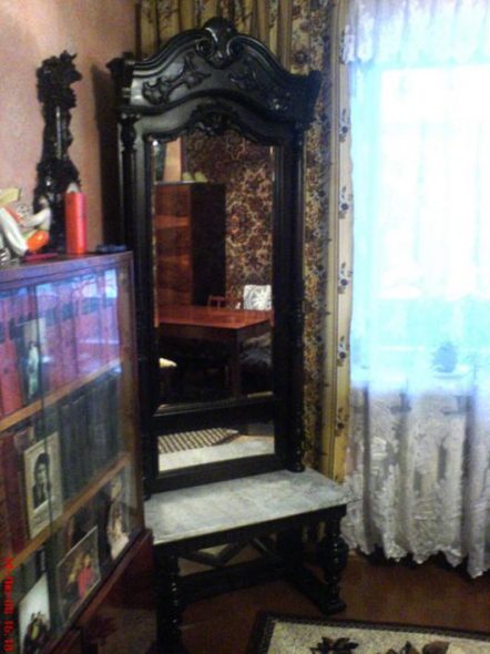 restauro di uno specchio da pavimento