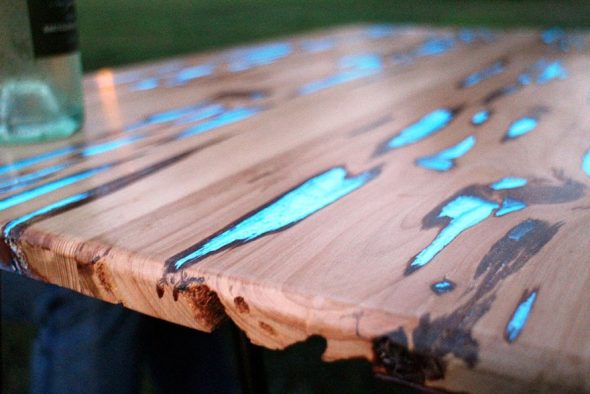 realizzare un tavolo luminoso in legno e resina epossidica
