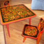 sei stanco del tuo vecchio tavolo o ti annoia, puoi rinfrescarlo con il decoupage