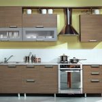 asciugatrice per piatti nel set da cucina