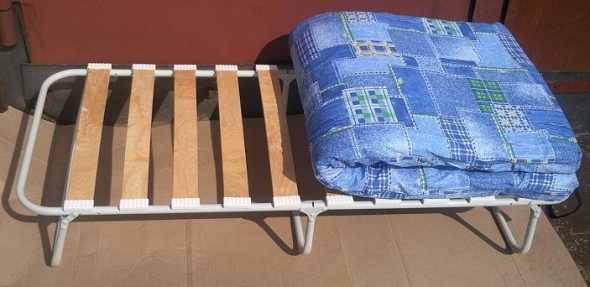 Letto pieghevole per bambini con materasso a doghe