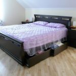 Letto matrimoniale in legno con cassetti