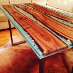 Resina epossidica e legno per tavolo