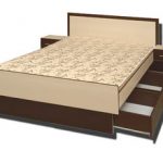 Il letto Comfort con tre cassetti è realizzato in truciolato in un colore combinato