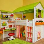 letto a castello con tavolo per bambino