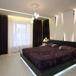 Una testiera insolita funge da decorazione per la camera da letto