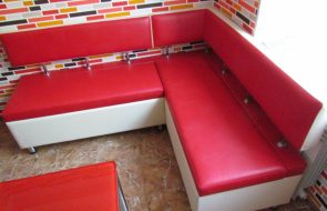 Rivestimenti dell'angolo della cucina (foto)