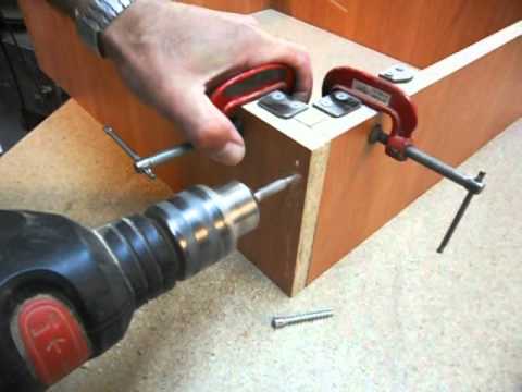 Strumenti per il montaggio di mobili fai da te