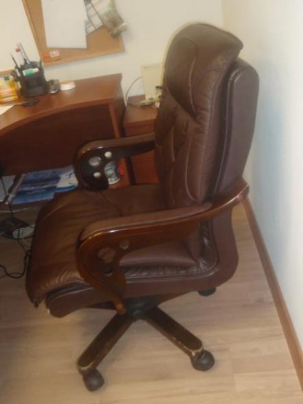 Immagini di riparazione di sedie da ufficio